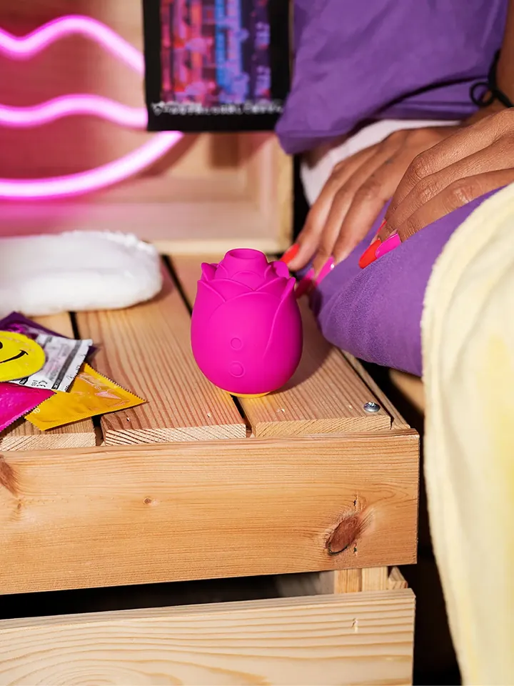 Romp Rose Pleasure Air Stimulator - Lufttrycksvibrator 0