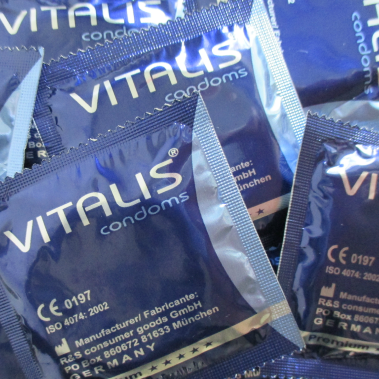 VITALIS - SAFETY CONDOMS - 1st KONDOM för 3kr-2