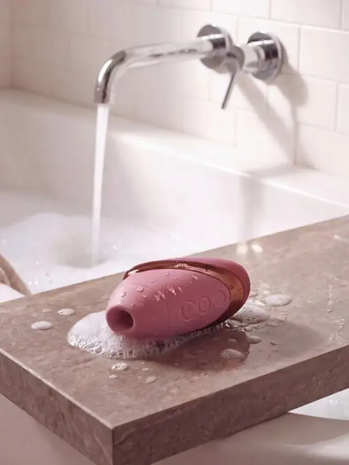 Womanizer Next Liberty Pleasure Air Stimulator Bordeaux - Lufttrycksvibrator 0